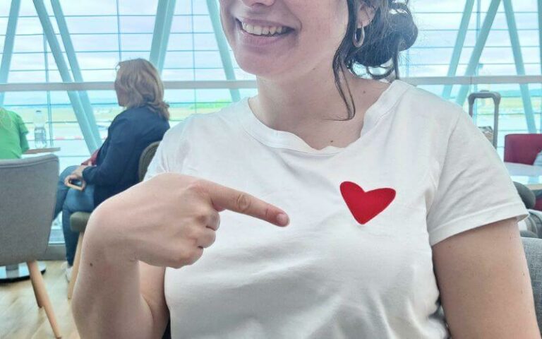 emy pump se cache entièrement sous les vêtements