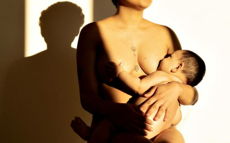 Un sein produit plus de lait que l'autre ? Pourquoi cette asymétrie est normale