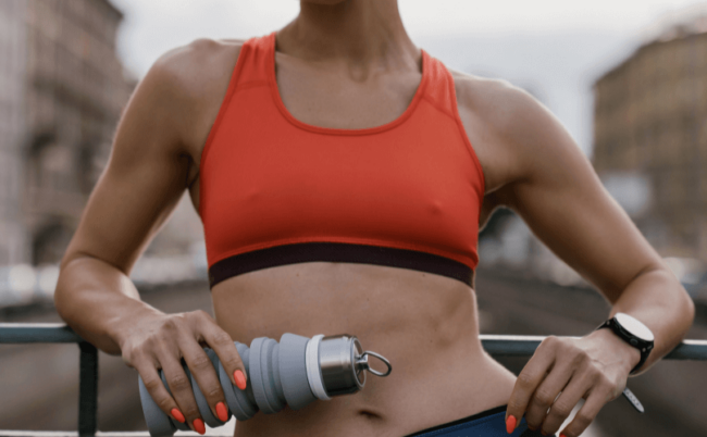 femme qui fait du sport sans fuites urinaires